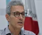 Zema nega proximidade com Flávio Bolsonaro e reacende briga