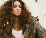 Cantora gospel Tori Kelly é internada na UTI com coágulos, afirma site