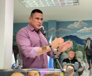 Cachoeiro sedia encontro do Progressistas com cidades do Sul e Caparaó Deputado Da Vitória discursando