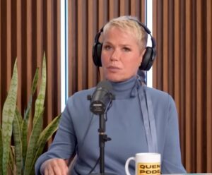 Xuxa relata que Marlene Mattos a trancava em hotel e a impedia de namorar Xuxa no "Quem pod, pod"