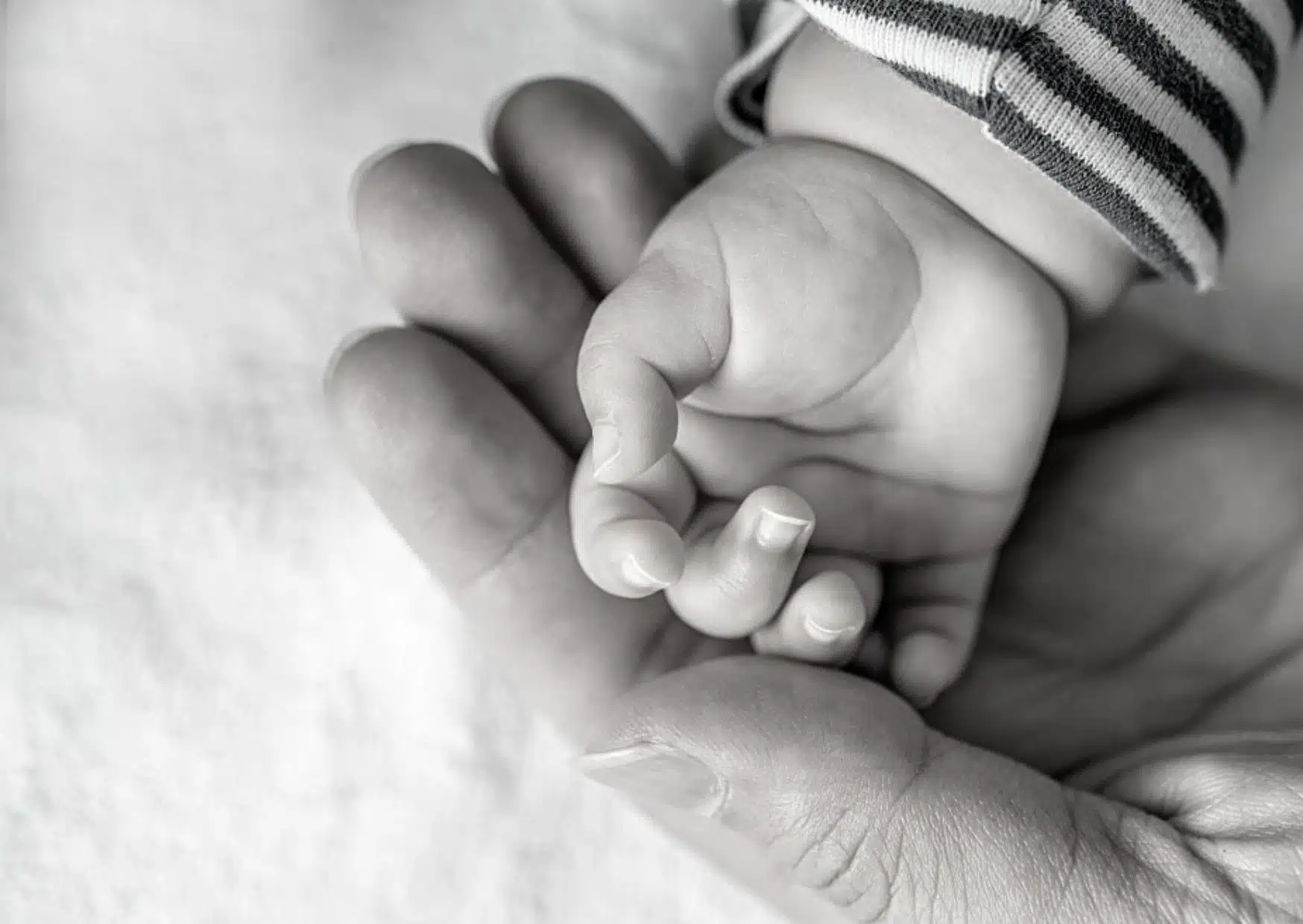 Bebê de 2 meses morre após se engasgar com leite materno em Castelo