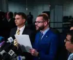Parlamentares protocolam pedido de impeachment de Barroso