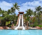 Parque Aquático é condenado a indenizar cliente por acidente em piscina