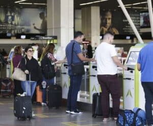 Passagens aéreas a R$ 200: projeto começa em agosto, afirma ministro