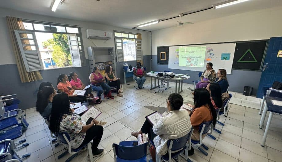 Durante encontros, profissionais da rede municipal de ensino debatem sobre como aperfeiçoar a educação especial.
Foto: Divulgação/PMCI Durante encontros, profissionais da rede municipal de ensino debatem sobre como aperfeiçoar a educação especial.
Foto: Divulgação/PMCI