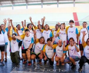 Prefeitura entrega uniformes para alunos em mais núcleos de qualidade de vida