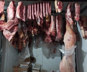 Operação interdita açougue e apreende mais de 500 kg de carne no ES Açougue 2