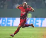 Vitor Roque marca, mas Athletico-PR cede empate ao Goiás