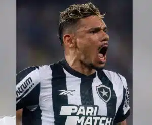 Botafogo acorda no 2º tempo e busca virada contra o Guaraní Botafogo - Tiquinho Soares