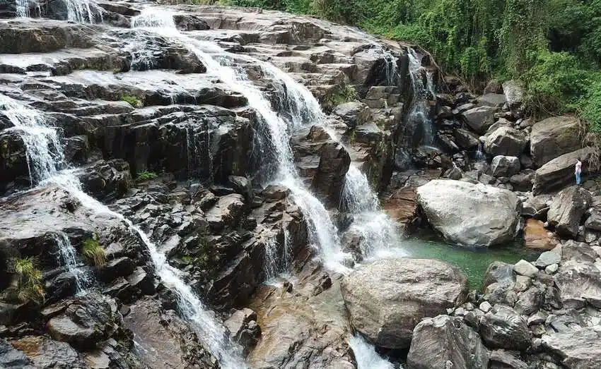 Foto mostra a grande cachoeira do Rogério um dos atrativos do turismo em Iúna