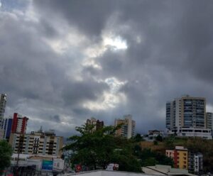 Vem mais chuva! ES recebe novo alerta amarelo nesta quinta (22) Chuva - temporais no ES