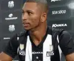 Atacante do Rio Branco se demite após afastamento por ataques homofóbicos