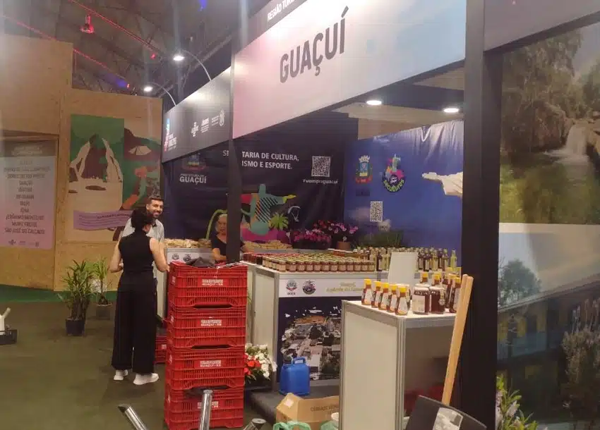 Um dos estandes do Caparaó na Feira dos Municípios que tem queijo gigante como destaque