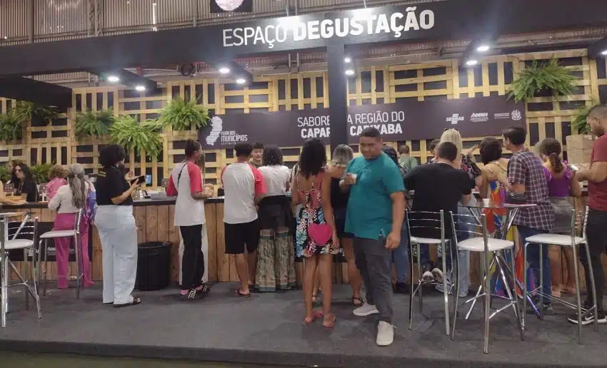 Um dos estandes do Caparaó na Feira dos Municípios que tem queijo gigante como destaque