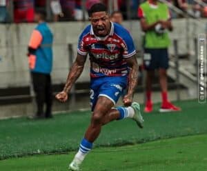 Marinho marca golaço e garante classificação do Fortaleza na Sul-Americana Fortaleza