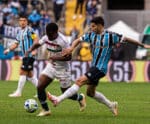 Grêmio vence Fluminense de virada em duelo direto no Brasileirão