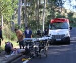 Adolescente tomba de bicicleta em rodovia de Mimoso e fica ferida
