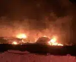 Moradores se jogam no mar para escapar de incêndios no Havaí