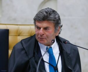 Fux critica ‘irresponsáveis’ e suspende a lei que instituiu o Dia do Patriota Luiz Fux