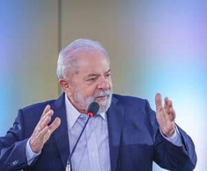 Lula realiza exames no quadril para revisão de rotina pós-operatória Presidente Lula