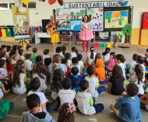 Projeto trabalha educação ambiental por meio da musica e da arte em escolas