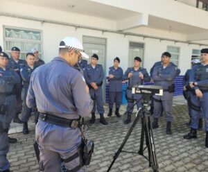 PM usará equipamento que identifica veículos roubados no Sul do ES PM em cachoeiro recebe equipamento