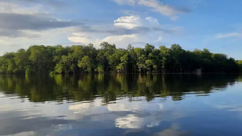 O rio Benevente é visto de vários ângulos de Anchieta