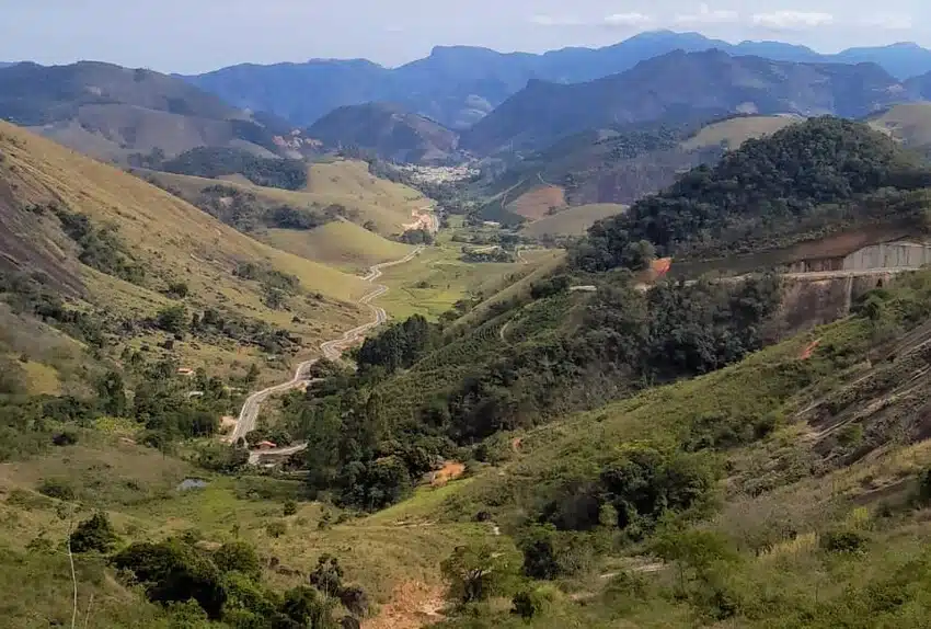 Foto mostra o Vale do Apolinário em Muniz Freire que está buscando o desenvolvimento do turismo sustentável