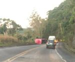 Urgente! Ônibus tomba às margens de rodovia em Conceição do Castelo