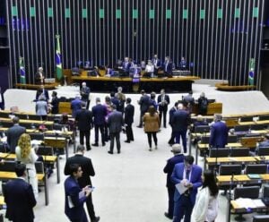 Em meio à pressão de prefeitos, compensação do ICMS entra em urgência na Câmara