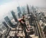 Influencer morre após cair de arranha-céu ao gravar vídeo para redes sociais