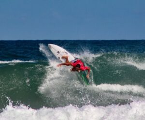Atleta do Espírito Santo conquista pódio em Circuito de Surfe