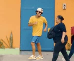 Bruno Mars agradece fãs brasileiros com vídeo ao ritmo de funk Bruno Mars