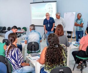 Seminário visa tornar produtores em empreendedores de sucesso Foto mostra abertura de seminário do Empretec que visa tornar produtores em empreendedores de sucesso em Muniz Freire