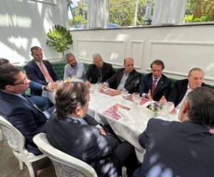 Encontro em Brasília discute sobre resíduos sólidos e reforma tributária Encontro bancada capixaba