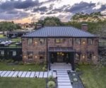 Com área de 30 mil m², mansão de Gisele Bündchen é avaliada em R$45 milhões