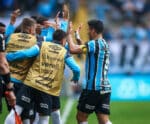 Suárez marca, Grêmio vence o Cuiabá e permanece no G4 do Brasileirão