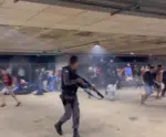 VÍDEO | Torcedores do Flamengo causam confusão ao tentar invadir o Kleber Andrade