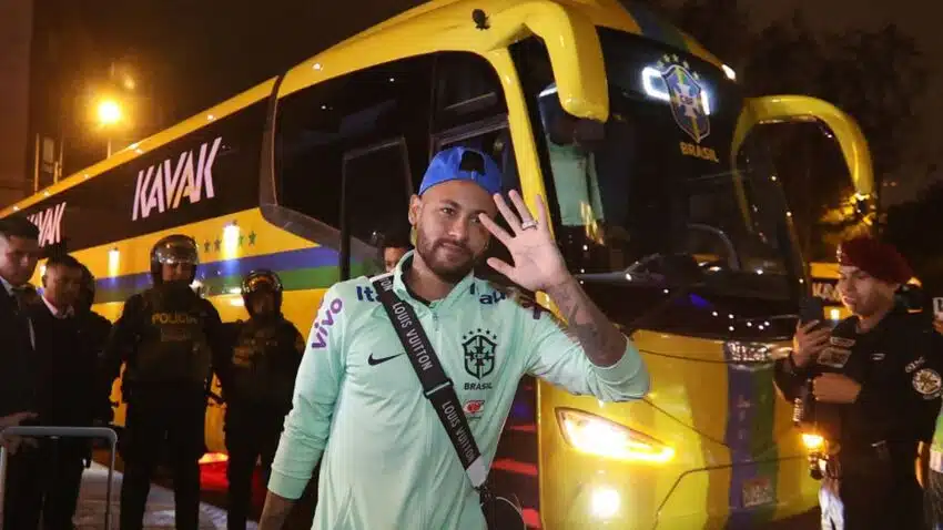 Neymar desembarcando