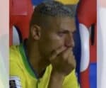 Richarlison é flagrado chorando no banco da seleção após ser substituído