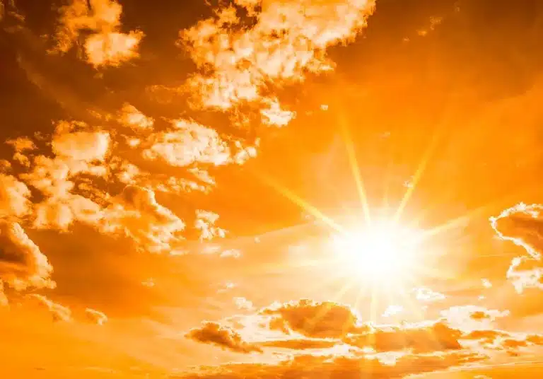 sol - calor intenso - clima de deserto