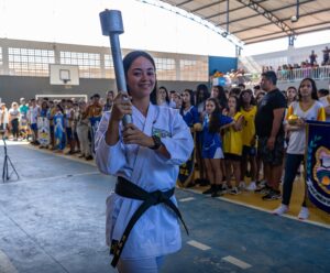 Alunos de várias escolas em abertura dos Jogos Estudantis em Marataízes Abertura dos jogos estudantis em Marataízes