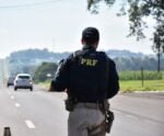 Homem com mandado de prisão em aberto é preso pela PRF na BR-101
