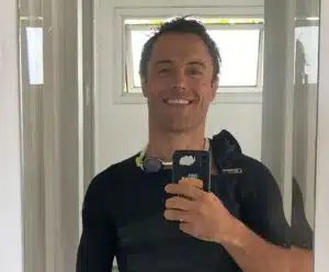 Kayky Brito sai da UTI, já conversa com familiares e progride na reabilitação ator Kayky Brito