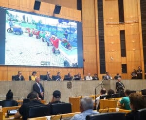 Policial que atirou em cachorro não comparece à CPI de Maus-Tratos
