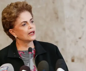 Direitos políticos de Dilma são mantidos com aval do STF mesmo com impeachment