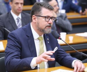Proposta que obriga Estatuto da Advocacia em delegacias avança na Câmara