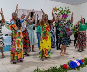 Festa da Primavera: idosos celebram chegada da nova estação em Marataízes