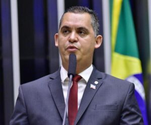 Sugestão de deputado do ES pode retomar obras paradas no Brasil
