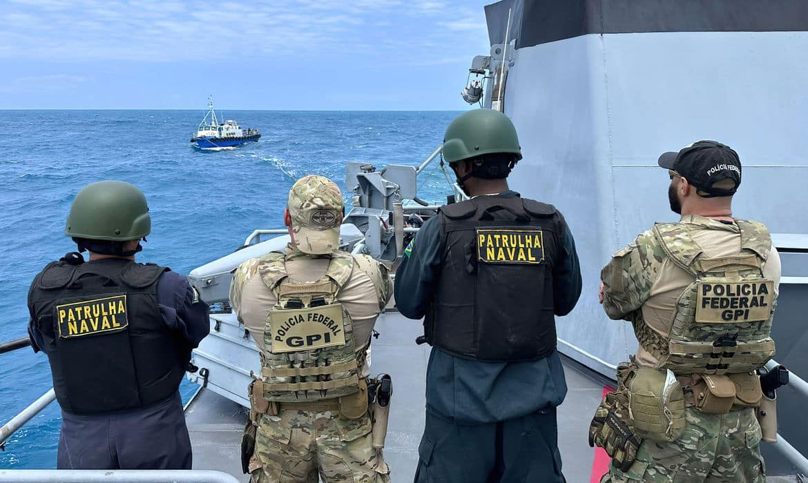 Ação da Marinha e da PF apreende 4,5 toneladas de cocaína na costa de Pernambuco. Foto: Agência Marinha de Notícias Ação da Marinha e da PF apreende 4,5 toneladas de cocaína na costa de Pernambuco. Foto: Agência Marinha de Notícias